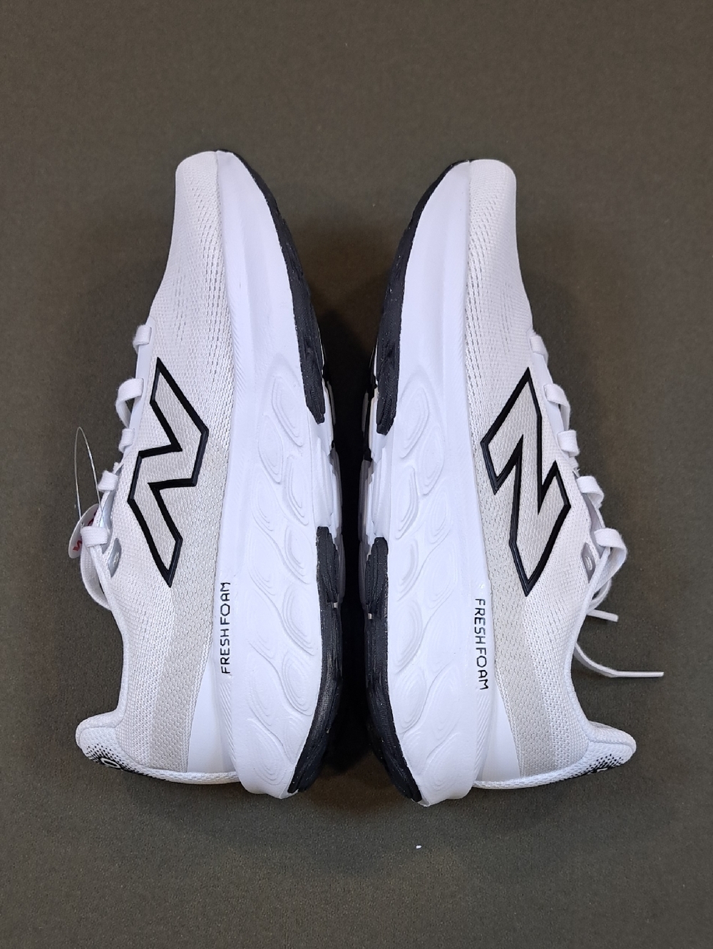 New Balance Fresh Foam 520 v9 Running Shoe - Color: White/Black - Size: 7.5 Wide - Picture 7 of 9